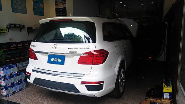 【台北】MERCEDES BENZ賓士 GL-Class GL350 BlueTEC 4MATIC 3.0 柴油版 X166 2015年 汽車電瓶 原廠 BENZ AGM 95AH 850A(EN) 更換 法製EXIDE埃克塞德 AGM EK950 95AH 850A(EN)