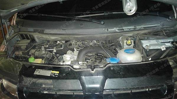 【台北】VOLKSWAGEN福斯 T5 Caravelle 2.0 TDI 柴油版 2014年 汽車電瓶 原廠 德製VARTA華達 85AH 760A(EN) 更換 德國VARTA華達 德國廠 銀合金 F18 85AH 800A(EN) 【到府安裝】
