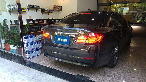 【台北】BMW寶馬 5-Series Sedan 520i 汽油版 F10 2013年 汽車電瓶 原廠 BMW AGM 90AH 900A(EN) 更換 法製EXIDE埃克塞德 AGM EK950 95AH 850A(EN)