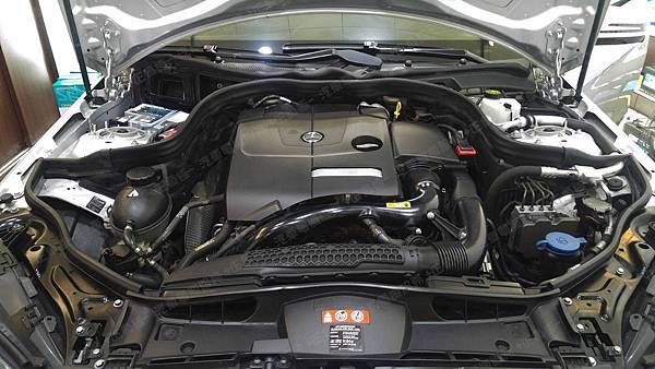 【台北】MERCEDES BENZ賓士 E-Class Sedan E200 Classic W212 2014年 汽車電瓶 原廠 BENZ AGM 80AH 800A(EN) 更換 德國VARTA華達 德國廠 AGM F21 80AH 800A(EN)