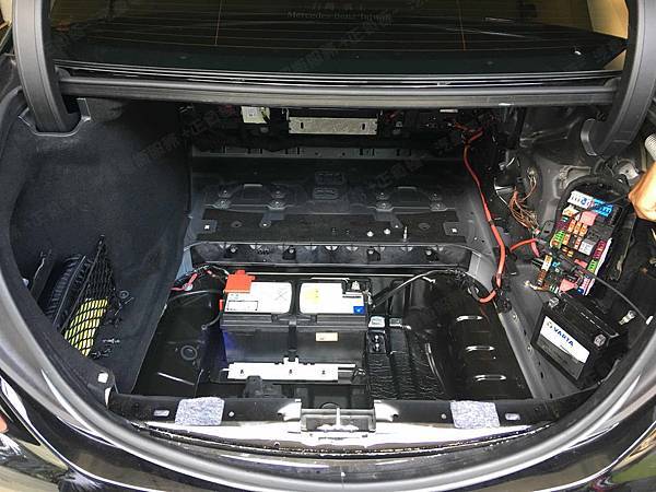 【台北】MERCEDES BENZ賓士 S-Class S400 L V222 3.0 汽油版 2014年 Auxiliary battery輔助小電池 原廠 泰製3K BATTERY AGM 12AH 200A(EN) 更換 德製VARTA華達 AGM YTX14-BS 12AH 200A(EN)