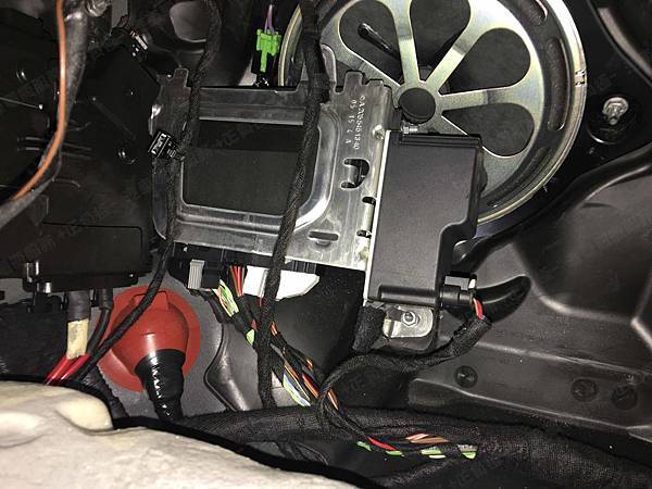 【台北】MERCEDES BENZ賓士 C-Class Sedan C300 W205 2015年 Auxiliary battery輔助電瓶(變壓器、電容器) 更換紀錄