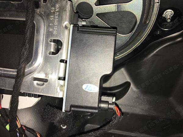 【台北】MERCEDES BENZ賓士 C-Class Sedan C300 W205 2015年 Auxiliary battery輔助電瓶(變壓器、電容器) 更換紀錄