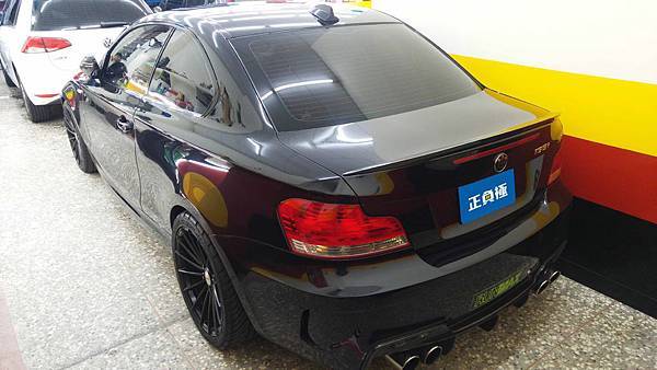 台北 Bmw寶馬1 Series Coupe 135i E 08年汽車電瓶原廠bmw 90ah 7a En 更換法製exide埃克塞德碳合金ea1000 100ah 900a En 到府更換 正負極 汽車電瓶服務