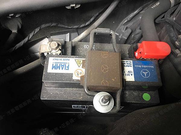 【台北】MERCEDES BENZ賓士 E-Class Sedan E240 W211 2005年 汽車電瓶 SBC Auxiliary battery輔助小電池 原廠 義大利製FIAMM非凡 AGM 12AH 200A(EN) 更換 日製BOSCH博世 AGM BLA-12 12AH 170A(EN) 【到府更換】