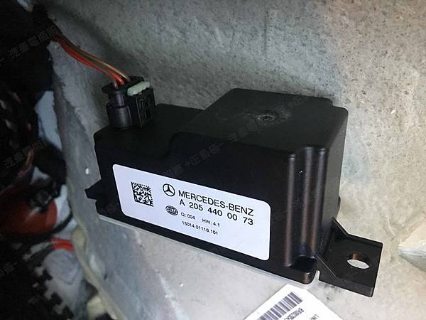 【台北】MERCEDES BENZ賓士 C-Class Sedan C300 W205 2015年 Auxiliary battery輔助電瓶(變壓器、電容器) 更換紀錄 【到府更換】