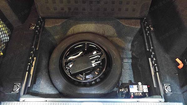 【台北】MERCEDES BENZ賓士 E-Class Estate E220 CDI 柴油版 AMG S212 2013年 Auxiliary battery輔助小電池 原廠 泰製3K BATTERY AGM 12AH 200A(EN) 更換 日製BOSCH博世 AGM BLA-12 12AH 170A(EN) 有排氣孔設計