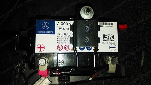 【台北】MERCEDES BENZ賓士 E-Class Estate E220 CDI 柴油版 AMG S212 2013年 Auxiliary battery輔助小電池 原廠 泰製3K BATTERY AGM 12AH 200A(EN) 更換 日製BOSCH博世 AGM BLA-12 12AH 170A(EN) 有排氣孔設計