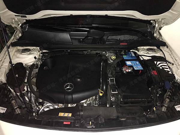 【台北】MERCEDES BENZ賓士 GLA-Class GLA200 CDI 柴油版 4MATIC X156 2015年 汽車電瓶 原廠 BENZ AGM 80AH 800A(EN) 更換 法製EXIDE埃克塞德 AGM EK800 80AH 800A(EN) 【到府安裝】