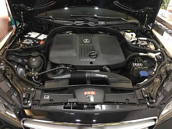 【台北】MERCEDES BENZ賓士 E-Class Sedan E220 CDI 柴油版 W212 2013年 汽車電瓶 原廠 BENZ AGM 80AH 800A(EN) 更換 法製EXIDE埃克塞德 AGM EK800 80AH 800A(EN)