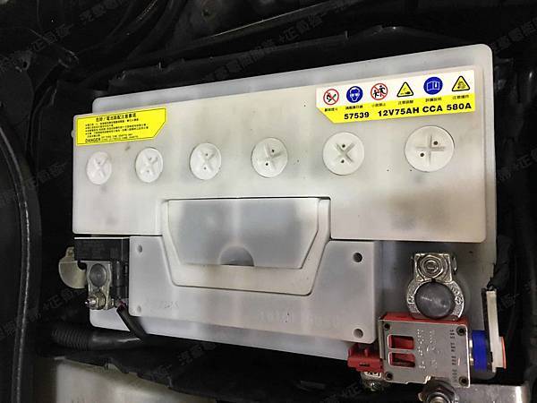 【台北】MERCEDES BENZ賓士 GLA-Class GLA200 X156 2015年 汽車電瓶 原車 台製GS統力 57539 加水式 75AH 580A 更換 法製EXIDE埃克塞德 AGM EK800 80AH 800A(EN)