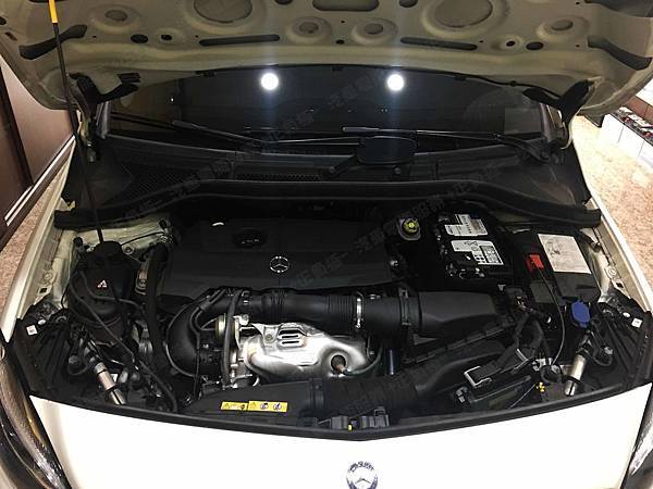 【台北】MERCEDES BENZ賓士 B-Class B180 W246 2015年 汽車電瓶 原廠 德製VARTA華達 AGM 70AH 760A(EN) 更換 德國VARTA華達 德國廠 AGM E39 70AH 760A(EN)