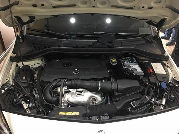 【台北】MERCEDES BENZ賓士 B-Class B180 W246 2015年 汽車電瓶 原廠 德製VARTA華達 AGM 70AH 760A(EN) 更換 德國VARTA華達 德國廠 AGM E39 70AH 760A(EN)