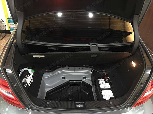 【台北】MERCEDES BENZ賓士 C-Class Sedan C63 AMG W204 2012年 汽車電瓶 原廠 德製VARTA華達 AGM 95AH 850A(EN) 更換 法製EXIDE埃克塞德 AGM EK950 95AH 850A(EN)