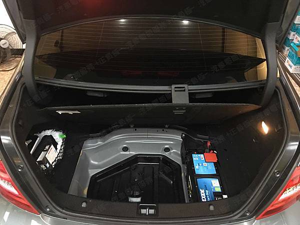 【台北】MERCEDES BENZ賓士 C-Class Sedan C63 AMG W204 2012年 汽車電瓶 原廠 德製VARTA華達 AGM 95AH 850A(EN) 更換 法製EXIDE埃克塞德 AGM EK950 95AH 850A(EN)