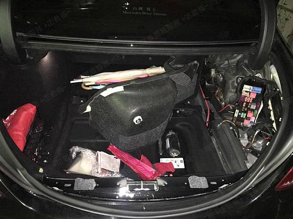 【台北】MERCEDES BENZ賓士 S-Class S400 L V222 3.0 汽油版 2015年 Auxiliary battery輔助小電池 原廠 泰製3K BATTERY AGM 12AH 200A(EN) 更換 德製VARTA華達 AGM YTX14-BS 12AH 200A(EN) 【到府安裝】