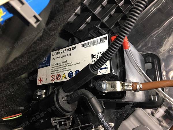 【台北】MERCEDES BENZ賓士 S-Class S400 L V222 3.0 汽油版 2015年 Auxiliary battery輔助小電池 原廠 泰製3K BATTERY AGM 12AH 200A(EN) 更換 德製VARTA華達 AGM YTX14-BS 12AH 200A(EN) 【到府安裝】