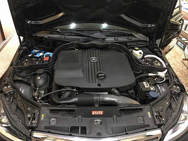 【台北】MERCEDES BENZ賓士 C-Class Sedan C220 CDI 柴油版 W204 2011年 汽車電瓶 原廠 德製VARTA華達 AGM 80AH 800A(EN) 更換 法製EXIDE埃克塞德 AGM EK800 80AH 800A(EN)