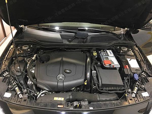 【台北】MERCEDES BENZ賓士 GLA-Class GLA200 CDI AMG 4MATIC X156 2015年 汽車電瓶 原廠 德製VARTA華達 AGM 80AH 800A(EN) 更換 德國VARTA華達 德國廠 AGM F21 80AH 800A(EN)
