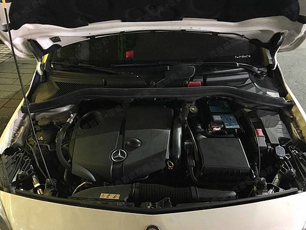 【台北】MERCEDES BENZ賓士 B-Class B200 CDI 柴油版 W246 2012年 汽車電瓶 原廠 德製VARTA華達 AGM 80AH 800A(EN) 更換 法製EXIDE埃克塞德 AGM EK800 80AH 800A(EN) 【到府安裝】