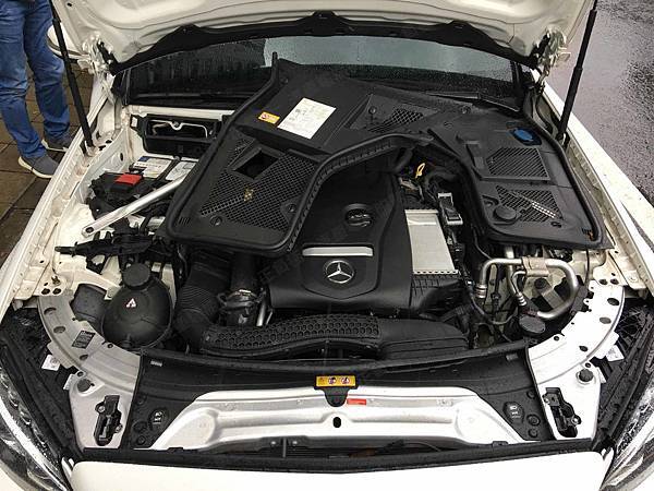 【台北】MERCEDES BENZ賓士 C-Class Sedan C250 AMG Line W205 2015年 汽車電瓶 原廠 德製VARTA華達 AGM 80AH 800A(EN) 更換 德國VARTA華達 德國廠 AGM F21 80AH 800A(EN)