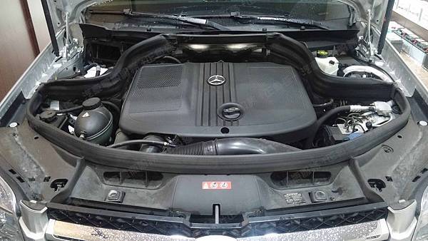 【台北】MERCEDES BENZ賓士 GLK-Class GLK220 CDI 4MATIC 柴油版 X204 2013年 汽車電瓶 原廠 德製VARTA華達 AGM 80AH 800A(EN) 更換 德國VARTA華達 德國廠 AGM F21 80AH 800A(EN)