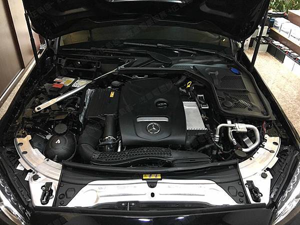 【台北】MERCEDES BENZ賓士 C-Class Sedan C300 AMG W205 2015年 汽車電瓶 原廠 BENZ AGM 80AH 800A(EN) 更換 德國VARTA華達 德國廠 AGM F21 80AH 800A(EN)