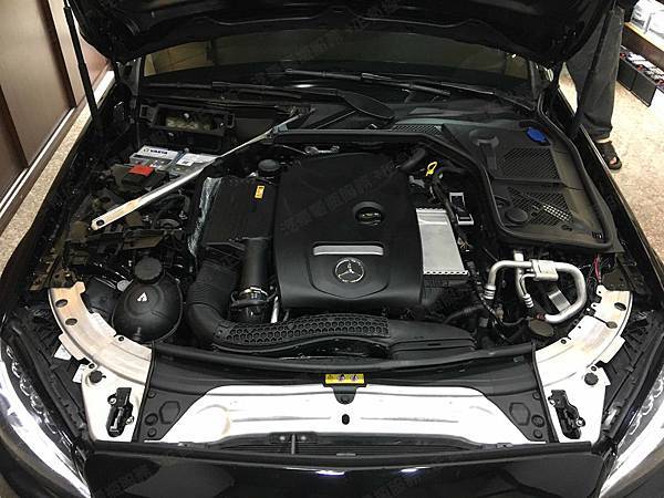 【台北】MERCEDES BENZ賓士 C-Class Sedan C300 AMG W205 2015年 汽車電瓶 原廠 BENZ AGM 80AH 800A(EN) 更換 德國VARTA華達 德國廠 AGM F21 80AH 800A(EN)