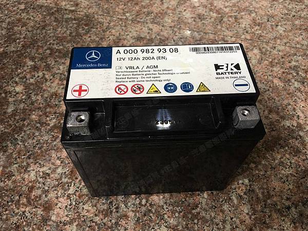 【台北】MERCEDES BENZ賓士 E-Class Sedan E250 W212 2014年 Auxiliary battery輔助小電池 原廠 泰製3K BATTERY AGM 12AH 200A(EN) 更換 德製VARTA華達 AGM YTX14-BS 12AH 200A(EN)