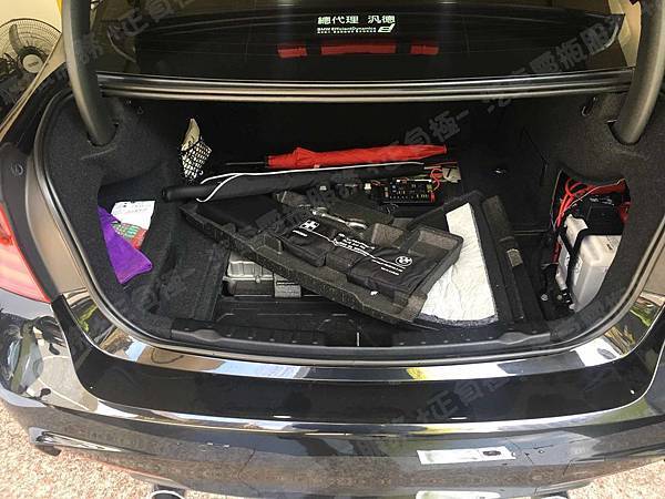 【台北】BMW寶馬 3-Series Sedan ActiveHybrid 3 Luxury 油電版 F30 2014年 Auxiliary battery輔助小電池 原廠 德製VARTA華達 40AH 480A(EN) 更換 德製VARTA華達 銀合金 C6 52AH 520A(EN)