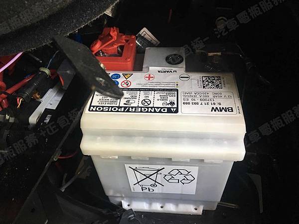 【台北】BMW寶馬 3-Series Sedan ActiveHybrid 3 Luxury 油電版 F30 2014年 Auxiliary battery輔助小電池 原廠 德製VARTA華達 40AH 480A(EN) 更換 德製VARTA華達 銀合金 C6 52AH 520A(EN)