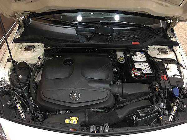 【台北】MERCEDES BENZ賓士 A-Class A180 W176 2014年 汽車電瓶 原廠 BENZ AGM 80AH 800A(EN) 更換 義大利製FIAMM非凡 AGM VR800 80AH 800A(EN)