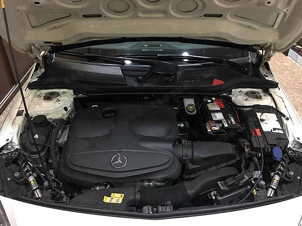 【台北】MERCEDES BENZ賓士 A-Class A180 W176 2014年 汽車電瓶 原廠 BENZ AGM 80AH 800A(EN) 更換 義大利製FIAMM非凡 AGM VR800 80AH 800A(EN)