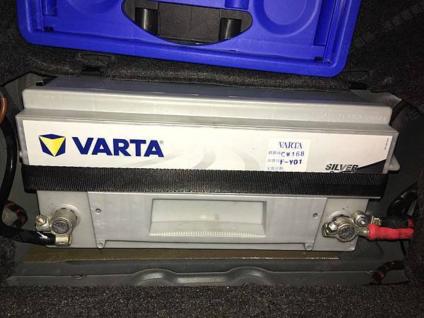 【台北】MERCEDES BENZ賓士 E-Class Estate E55 AMG W211 2004年 汽車電瓶 原廠 BENZ AGM 95AH 850A(EN) 更換 德國VARTA華達 德國廠 銀合金 H3 100AH 830A(EN) 【到府安裝】