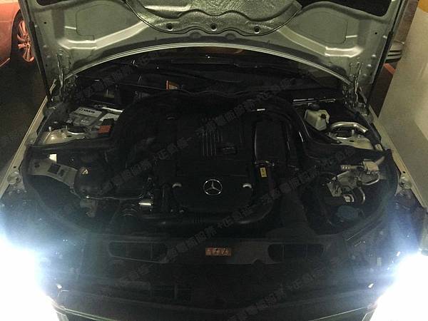 【台北】MERCEDES BENZ賓士 C-Class Estate C300 Avantgarde S204 2011年 汽車電瓶 原廠 BENZ AGM 80AH 800A(EN) 更換 德國VARTA華達 德國廠 AGM F21 80AH 800A(EN) 【外出更換】