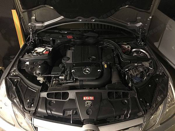 【台北】MERCEDES BENZ賓士 E-Class Coupe E250 BlueEFFICIENCY C207 2012年 汽車電瓶 原廠 德製VARTA華達 AGM 80AH 800A(EN) 更換 德國VARTA華達 德國廠 AGM F21 80AH 800A(EN) 【到府安裝】