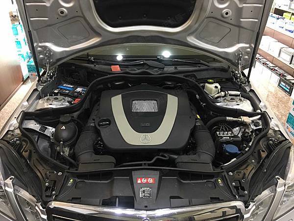 【台北】MERCEDES BENZ賓士 E-Class Sedan E350 W212 2011年 汽車電瓶 原車 法製EXIDE埃克塞德 AGM EK700 70AH 760A(EN) 更換 義大利製FIAMM非凡 AGM VR760 70AH 760A(EN)