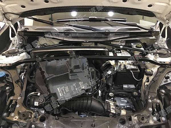 【台北】BMW寶馬 X1 sDrive20d 柴油版 F48 2015年 汽車電瓶 原廠 德製VARTA華達 AGM 80AH 800A(EN) 更換 德國VARTA華達 德國廠 AGM F21 80AH 800A(EN)