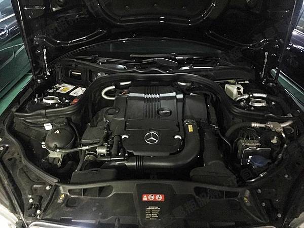 【台北】MERCEDES BENZ賓士 E-Class Sedan E200 W212 2013年 汽車電瓶 原廠 德製VARTA華達 AGM 80AH 800A(EN) 更換 德國VARTA華達 韓國廠 AGM LN4 580901080 80AH 800A(EN) 【到府更換】
