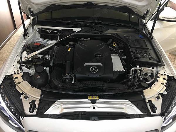 【台北】MERCEDES BENZ賓士 C-Class Sedan C300 W205 2015年 汽車電瓶 原廠 BENZ AGM 80AH 800A(EN) 更換 德國VARTA華達 德國廠 AGM F21 80AH 800A(EN)