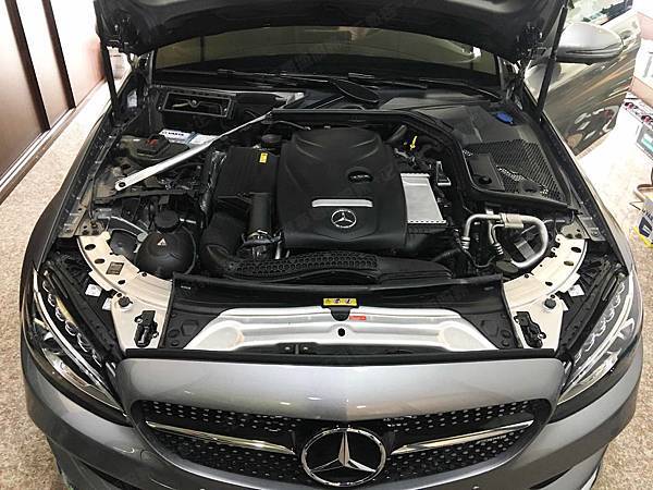 【台北】MERCEDES BENZ賓士 C-Class Estate C250 S205 2016年 汽車電瓶 原廠 BENZ AGM 70AH 760A(EN) 更換 德國VARTA華達 德國廠 AGM E39 70AH 760A(EN)