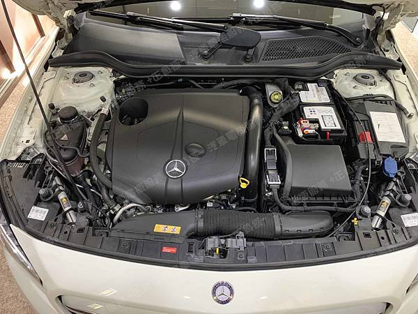 【台北】MERCEDES BENZ賓士 GLA-Class GLA200d 柴油版 X156 2016年 原廠電瓶 BENZ AGM 80AH 800A(EN) 更換 汽車電池 奧地利BANNER紅牛 AGM 58001 80AH 800A(EN)