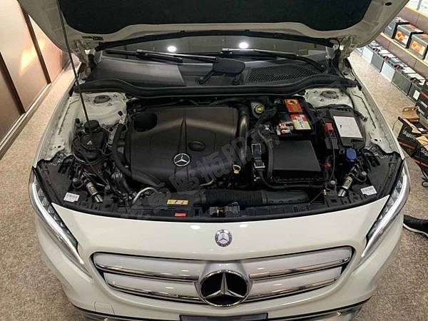 【台北】MERCEDES BENZ賓士 GLA-Class GLA200d 柴油版 X156 2016年 原廠電瓶 BENZ AGM 80AH 800A(EN) 更換 汽車電池 奧地利BANNER紅牛 AGM 58001 80AH 800A(EN)