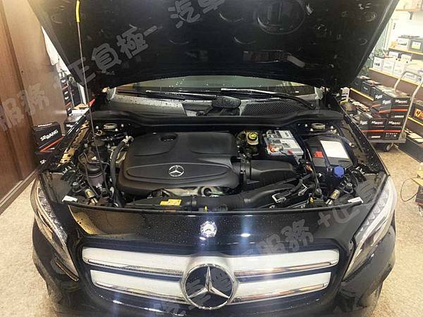 【台北】MERCEDES BENZ賓士 GLA-Class GLA200 X156 2016 原廠電瓶 德國MOLL莫爾 EFB 70AH 720A(EN) 更換 汽車電池 德國VARTA華達 德國廠 AGM E39 70AH 760A(EN) IMG_3654