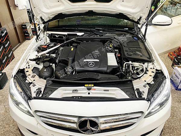 【台北】MERCEDES BENZ賓士 C-Class Sedan C250 AMG Line W205 2015年 原廠電瓶 德製VARTA華達 AGM 70AH 760A(EN) 更換 汽車電池 德國MOLL莫爾 AGM 81070 70AH 760A(EN) IMG_3326