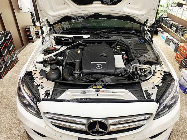 【台北】MERCEDES BENZ賓士 C-Class Sedan C250 AMG Line W205 2015年 原廠電瓶 德製VARTA華達 AGM 70AH 760A(EN) 更換 汽車電池 德國MOLL莫爾 AGM 81070 70AH 760A(EN) IMG_3329