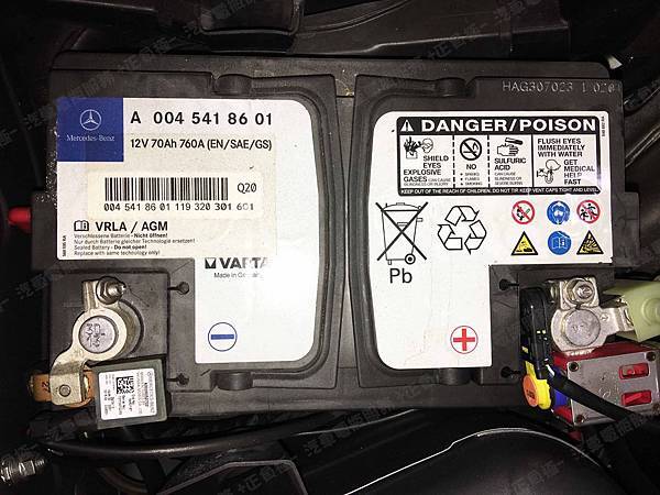 【台北】MERCEDES BENZ賓士 C-Class Estate C200 AMG S204 2013年 原廠電瓶 德製VARTA華達 AGM 80AH 800A(EN) 更換 汽車電池 德國VARTA華達 德國廠 AGM F21 80AH 800A(EN) IMG_8618