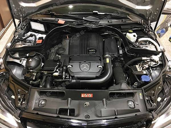 【台北】MERCEDES BENZ賓士 C-Class Estate C200 AMG S204 2013年 原廠電瓶 德製VARTA華達 AGM 80AH 800A(EN) 更換 汽車電池 德國VARTA華達 德國廠 AGM F21 80AH 800A(EN) IMG_8621