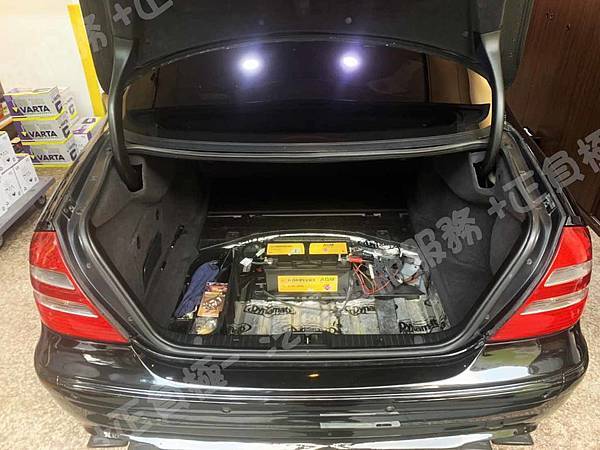 【台北】MERCEDES BENZ賓士 E-Class E55 AMG W211 2003年 原車電瓶 HOPPECKE雙樹 AGM 95AH 900A 更換 汽車電池 德國VARTA華達 韓國廠 AGM LN5 595901085 95AH 850A(EN) IMG_4642