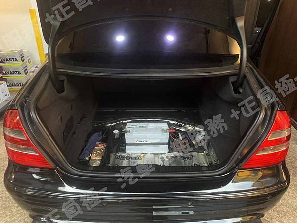 【台北】MERCEDES BENZ賓士 E-Class E55 AMG W211 2003年 原車電瓶 HOPPECKE雙樹 AGM 95AH 900A 更換 汽車電池 德國VARTA華達 韓國廠 AGM LN5 595901085 95AH 850A(EN) IMG_4640